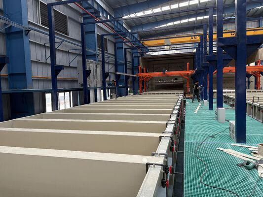 Guter Preis Horizontale Anodisationsproduktionslinie mit 450T/Monat Leistung, 6500mm maximaler Profilänge und 8-12µm Anodisationsschichtdicke Online