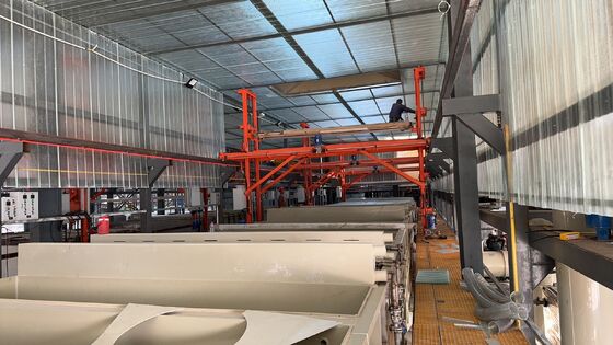 Guter Preis 850 T/M Kapazität Aluminium Anodisierungsmaschine mit integrierter Qualitätskontrolle und 8-12μm Anodisierungsfolie Dicke für Aluminium Profil Produktionslinie Online