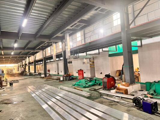 Guter Preis 2500T/Month Anodizing Production Line with Sandblasting and Polishing Pre-Treatment for Electrolytic Coloring and Dyeing Aluminum Anodizing Line Online
